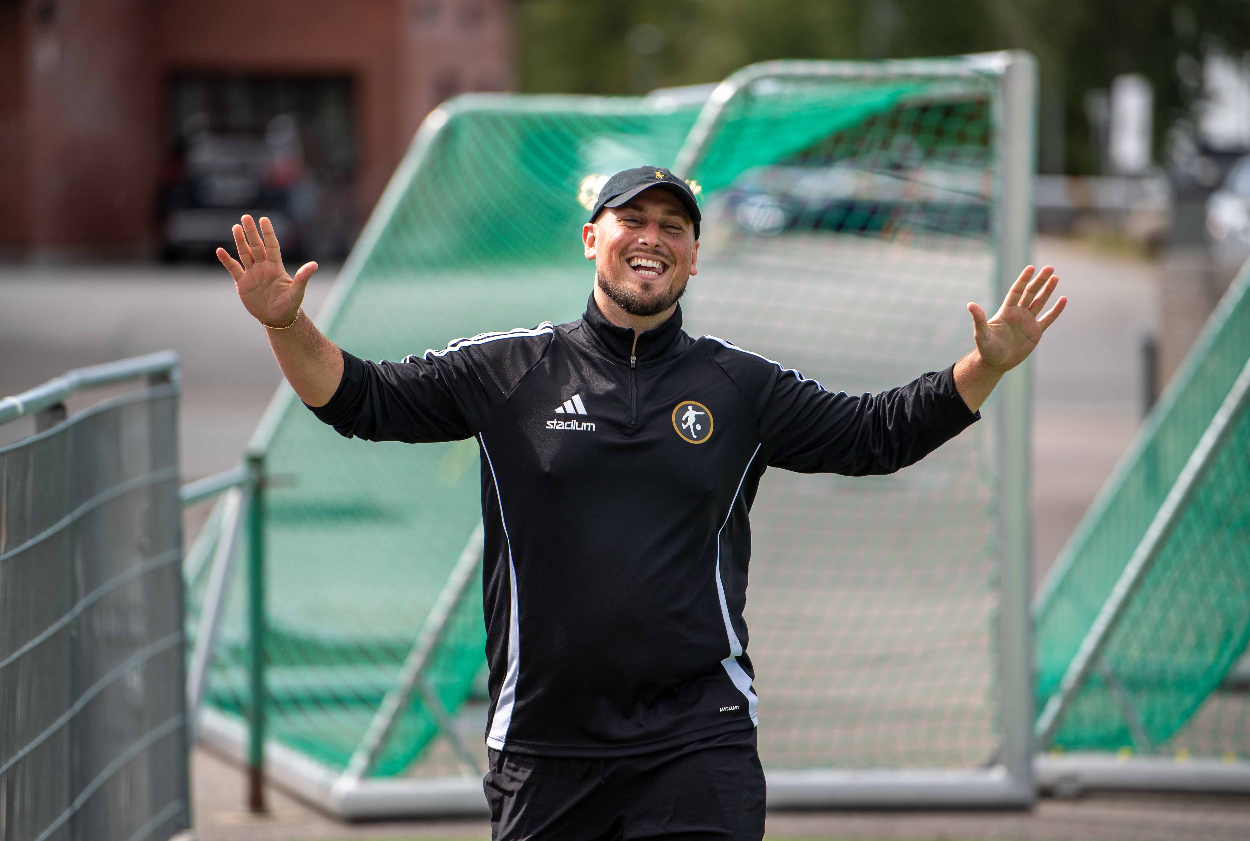 Möt Bosko Junior Derikonja, tränare i Stockholm StreetSoccer FF