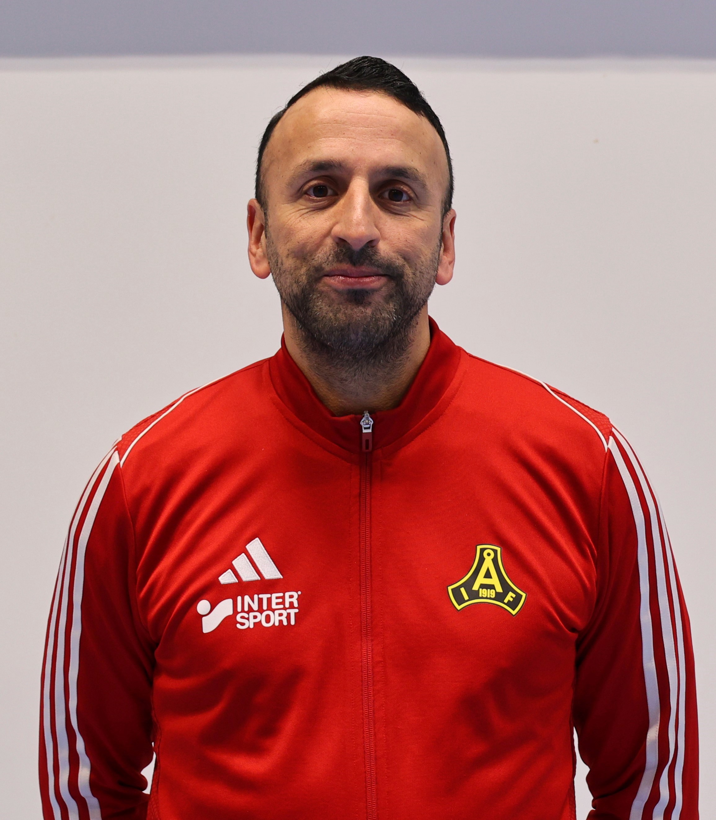 Lär känna Daniel El Moussaoui, tränare i Åsa IF